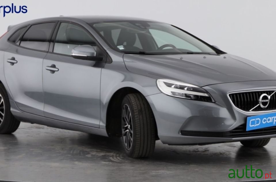 2019' Volvo V40 photo #1