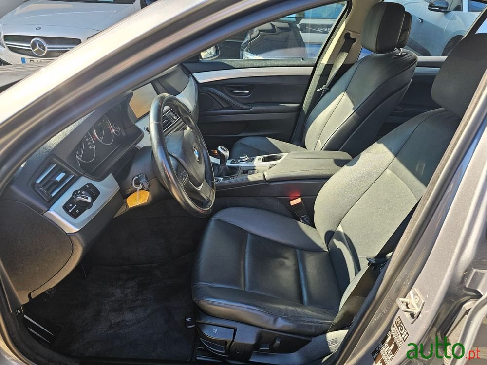 2011' BMW Série 5 D photo #6