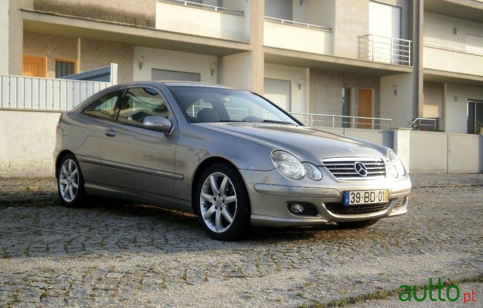 2004' Mercedes-Benz C-220 photo #2