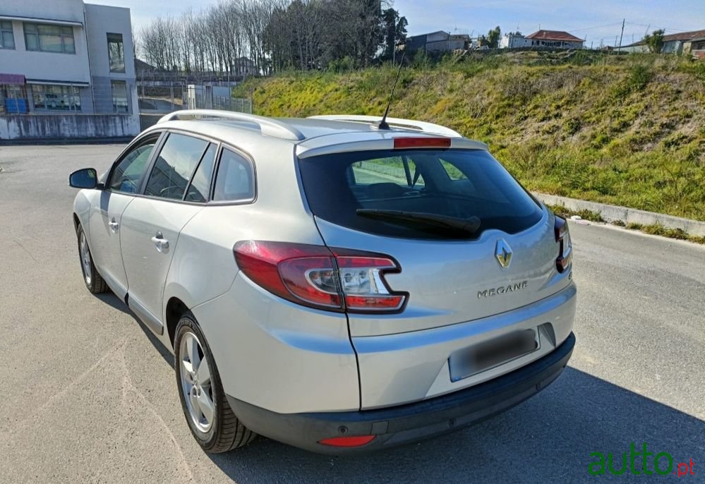 2011' Renault Megane photo #2