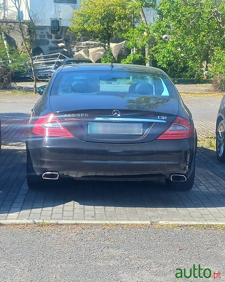 2009' Mercedes-Benz 320 photo #3