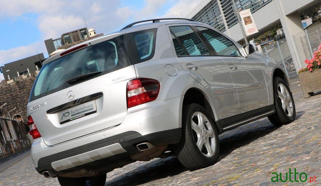 2007' Mercedes-Benz Ml-320 Cdi 4 Matic photo #2