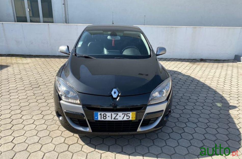 2010' Renault Megane Coupe photo #3