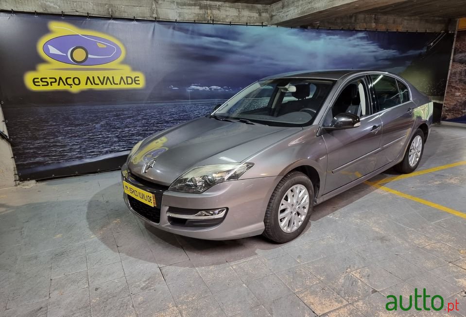2015' Renault Laguna photo #1