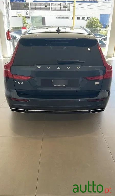 2022' Volvo V60 photo #5