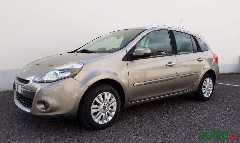 2010' Renault Clio Break photo #1