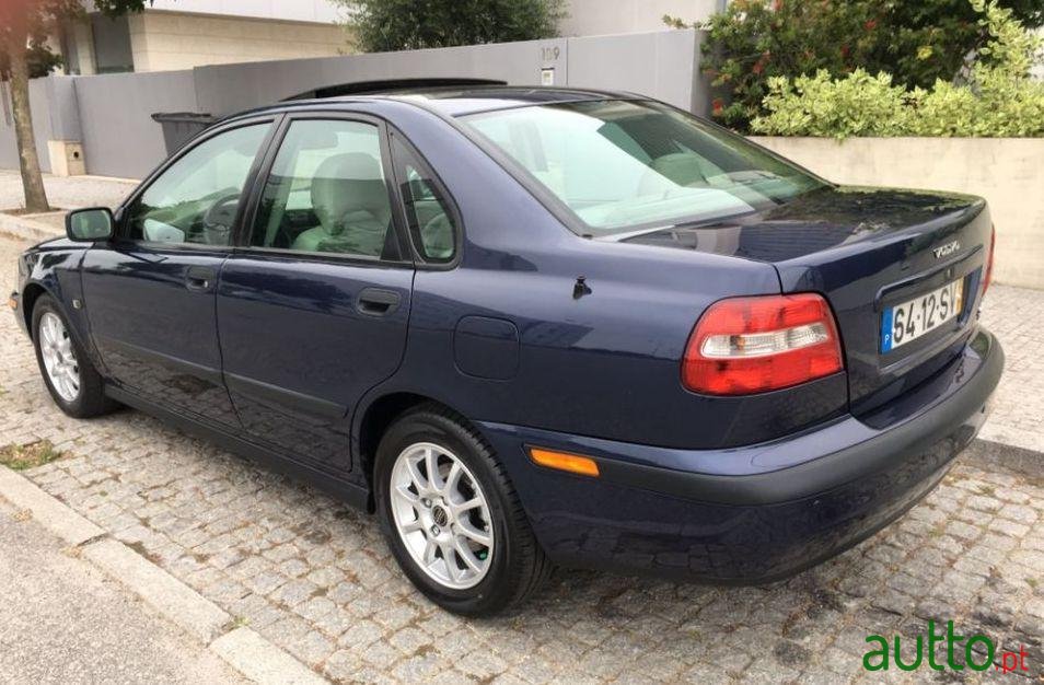 2002' Volvo S40 photo #1
