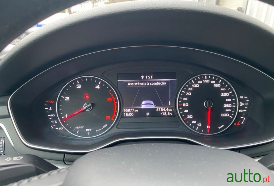 2017' Audi A4 Avant photo #3