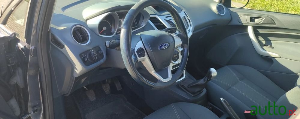 2010' Ford Fiesta 1.25 Titanium photo #6