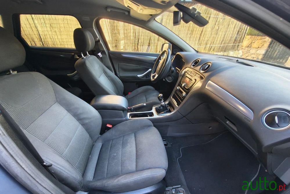 2013' Ford Mondeo Sw photo #5