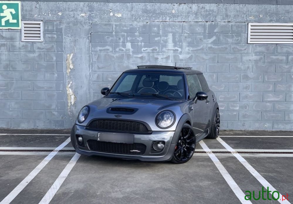 2009' MINI John Cooper Works photo #1