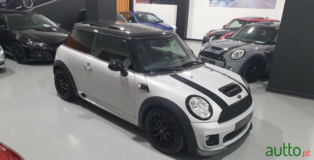 2011' MINI Cooper photo #3