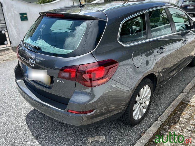 2012' Opel Astra Sports Tourer photo #4