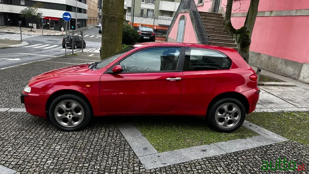 2001' Alfa Romeo 147 photo #2