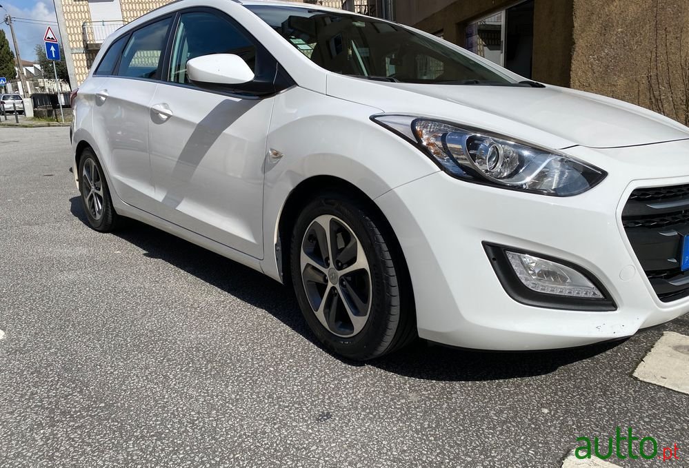 2017' Hyundai i30 Cw photo #1