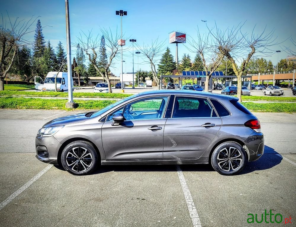 2017' Citroen C4 Puretech photo #4