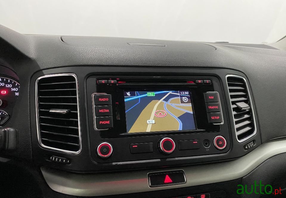 2010' SEAT Alhambra photo #6