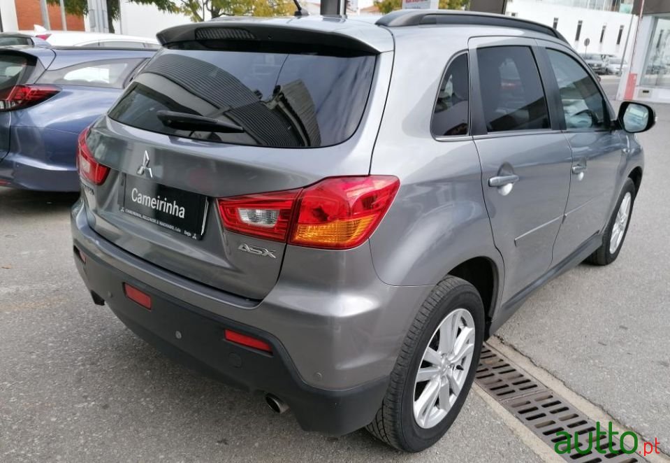 2013' Mitsubishi ASX photo #4