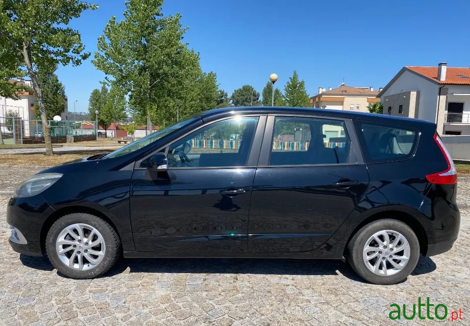 2013' Renault Grand Scenic photo #2