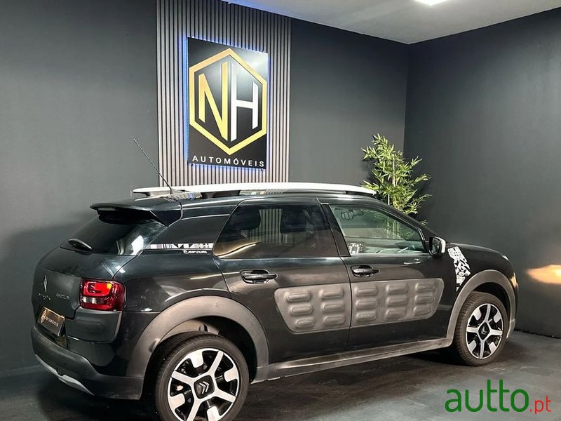 2017' Citroen C4 Cactus photo #6