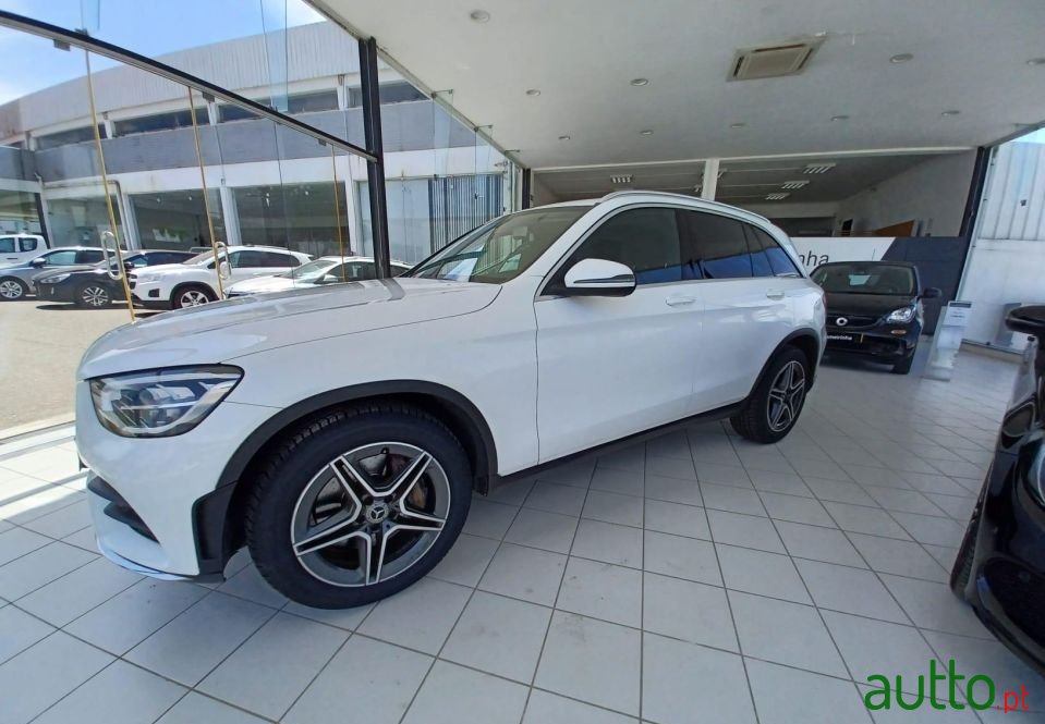 2020' Mercedes-Benz Glc-220 photo #3