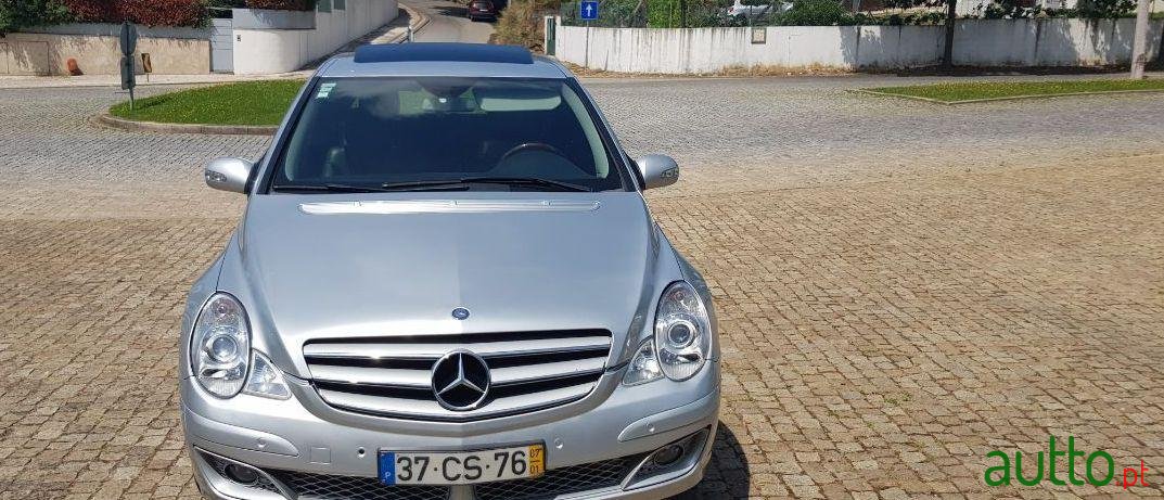 2007' Mercedes-Benz R-320 photo #2