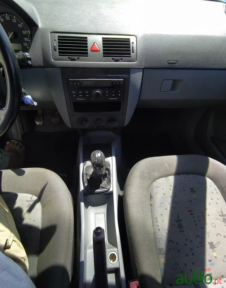 2003' Skoda Fabia photo #4