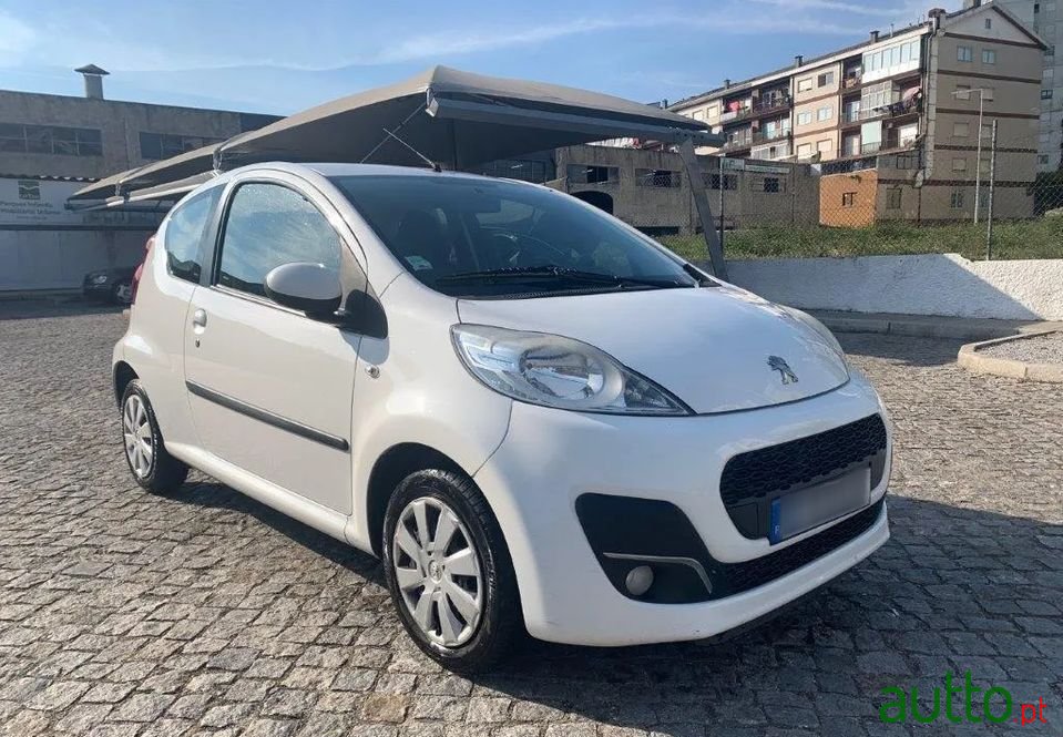 2013' Peugeot 107 photo #1