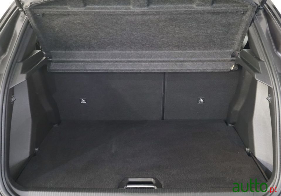 2021' Peugeot 2008 photo #6