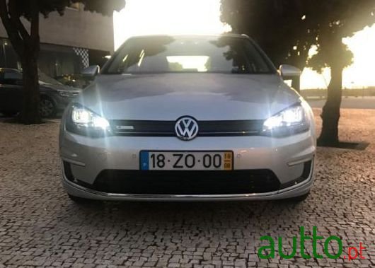 2018' Volkswagen E-Golf photo #5