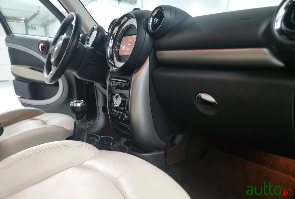 2016' MINI Countryman Cooper photo #2