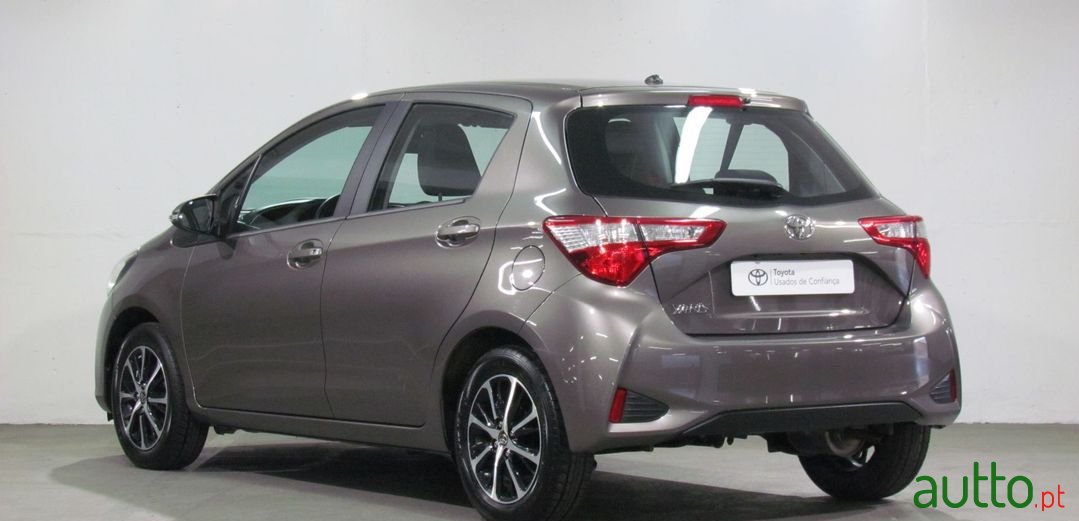 2020' Toyota Yaris photo #2