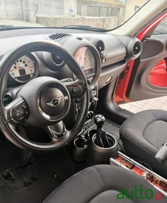 2011' MINI Countryman One D photo #4