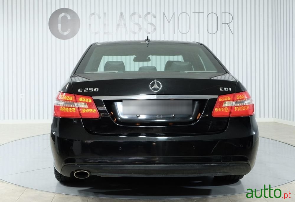2009' Mercedes-Benz Classe E photo #6
