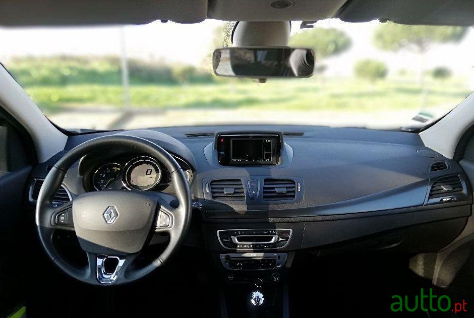 2013' Renault Megane Sport Tourer photo #3