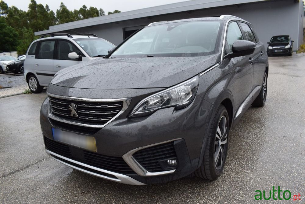 2020' Peugeot 5008 photo #3