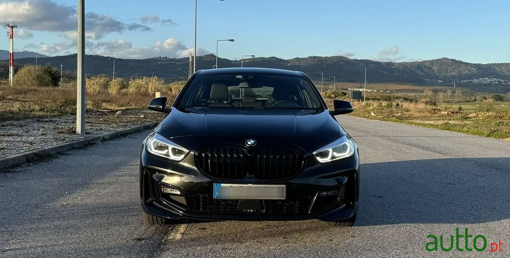 2022' BMW 116 D Pack M photo #3