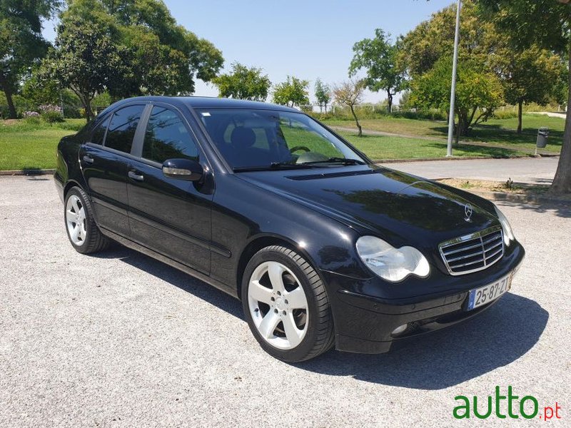 2004' Mercedes-Benz C-220 photo #2