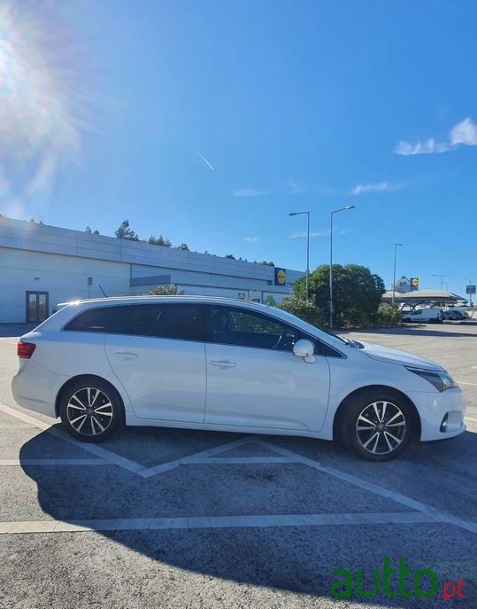 2013' Toyota Avensis Sw photo #3