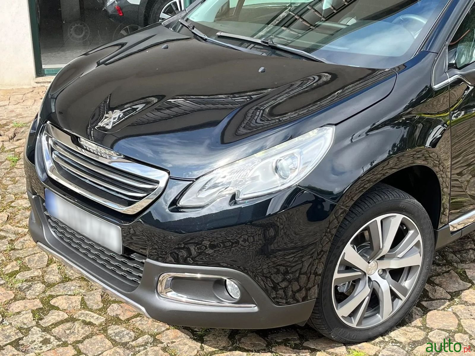 2013' Peugeot 2008 photo #3