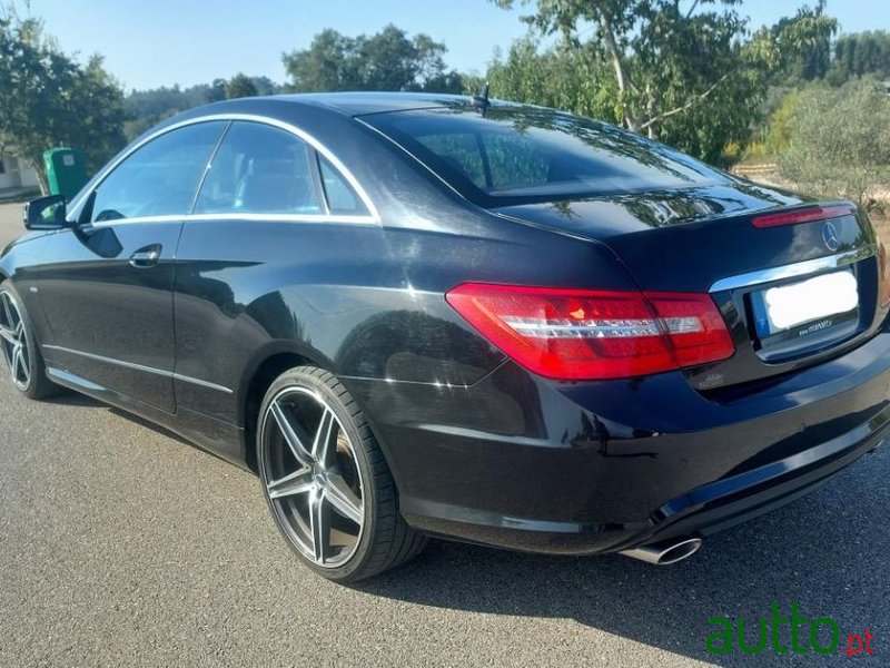 2011' Mercedes-Benz E-350 photo #2