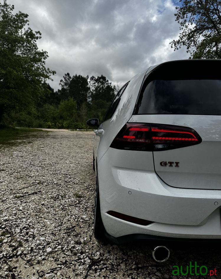 2018' Volkswagen Golf photo #4