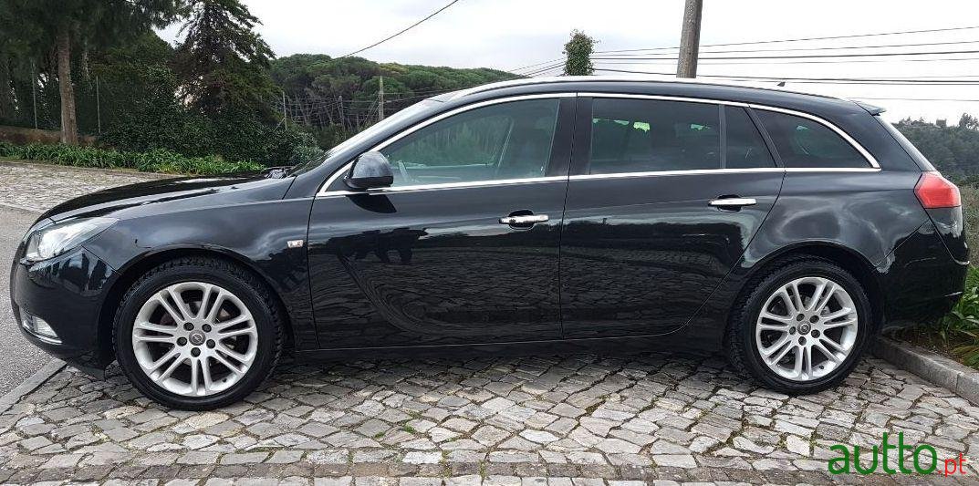 2010' Opel Insignia Sports Tourer photo #3