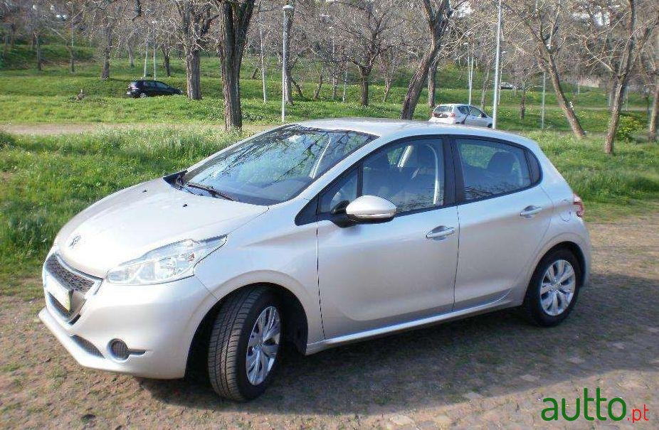 2013' Peugeot 208 Active photo #2