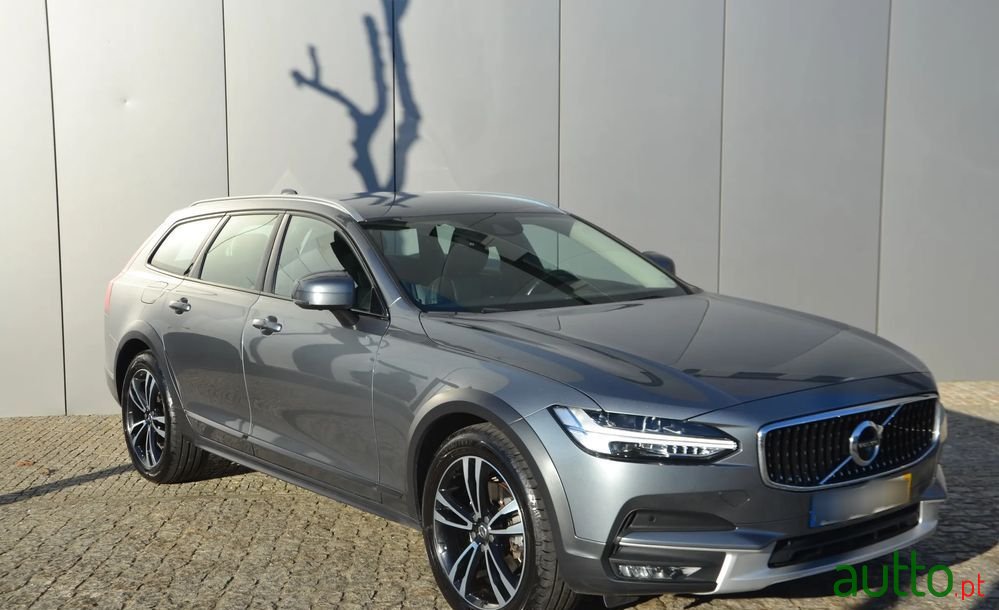 2019' Volvo V90 Cross Country photo #6
