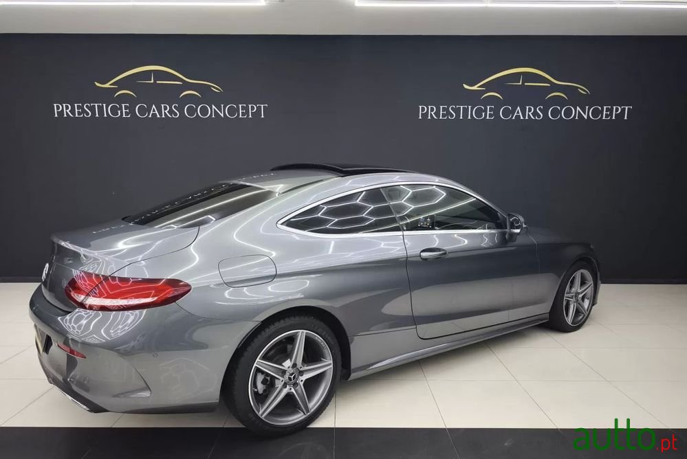 2018' Mercedes-Benz Classe C photo #2