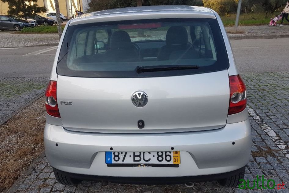 2005' Volkswagen Fox photo #4