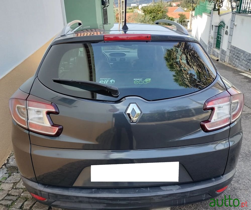 2013' Renault Megane Sport Tourer photo #3