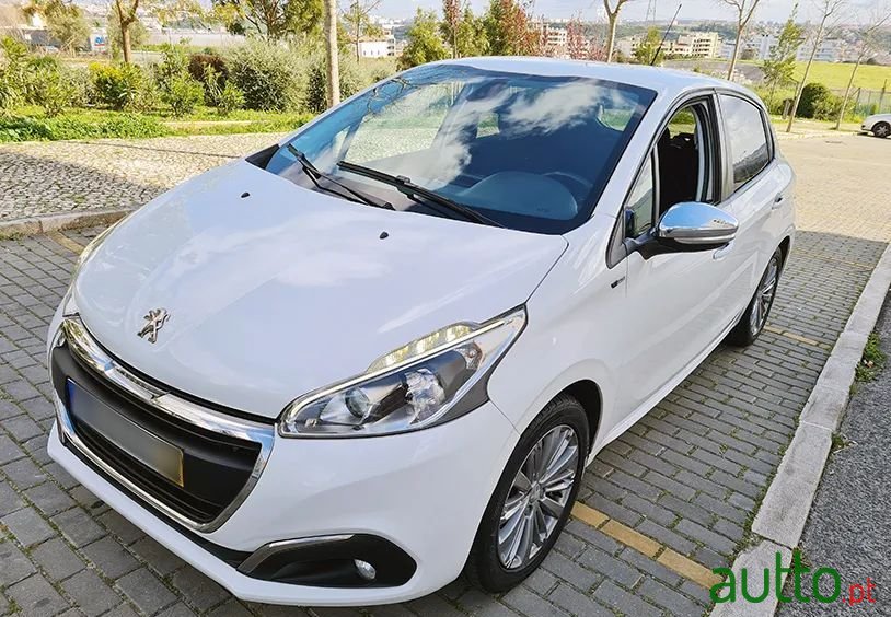 2016' Peugeot 208 photo #1