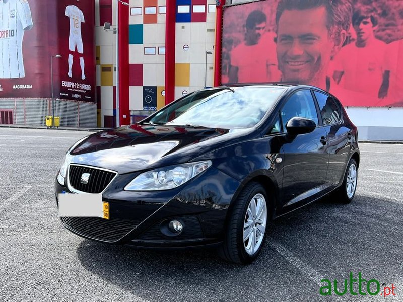 2010' SEAT Ibiza photo #2